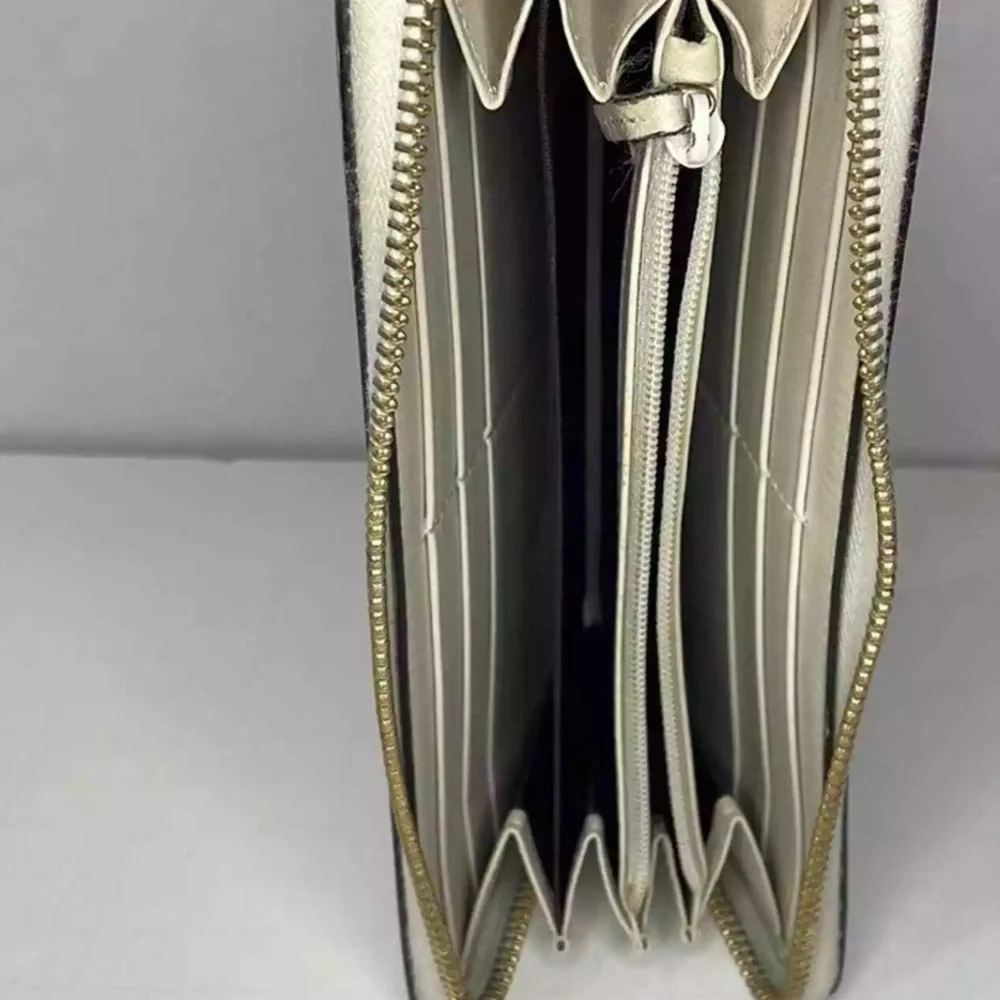 Authentic GUCCI Sylvie cream leather and stripe gold buckle wallet - Picture 10 of 16